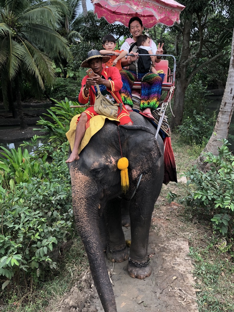 タイ旅行の家族写真